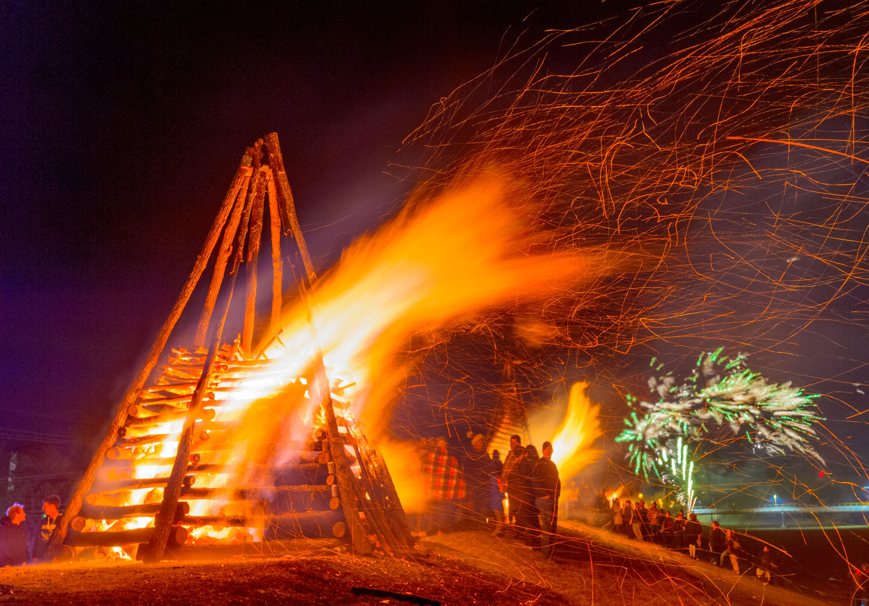 NO.bonfires.122617.005.JPG